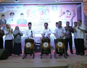 Kepala Cabdin 1, Ketua Lazizmu dan Kepala Cabdin 4 Membuka acara dengan menabuh genderang